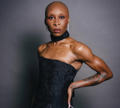 Синтія Еріво підкорила мережу порятунком Аріани Гранде, нагадавши Костнера в фільмі Охоронець. Відео