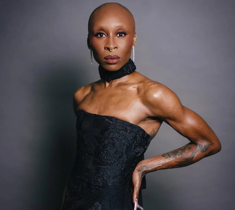 Синтія Еріво підкорила мережу порятунком Аріани Гранде, нагадавши Костнера в фільмі Охоронець. Відео