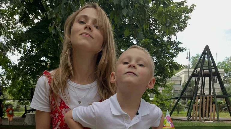 Кошмал теплими спільними фото привітала з 8-річчям свого янгола та близнюка