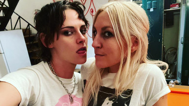 Новоспечена дружина Крістен Стюарт показала їхній ніжний цілунок під час весілля. Фото