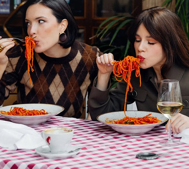 Багато сміху та пасти: Соловій в товаристві Лєри Мандзюк наробила атмосферних фото у Римі