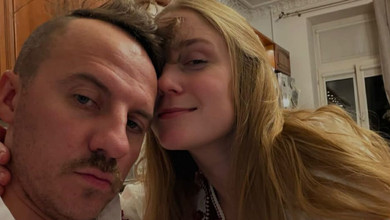 Перше Різдво разом: Клопотенко за святковим столом погодував кохану з ложечки. Фото