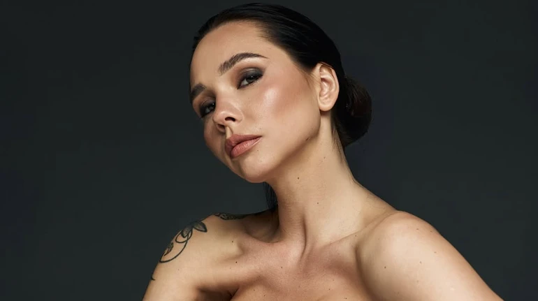 Татарінцева у боді, сітці та пуантах показала хорошу і погану себе на драматичних фото