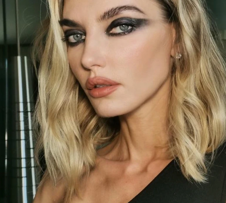 Люди думають, що це костюм на Геловін: Байкова налякала лицем після процедури краси