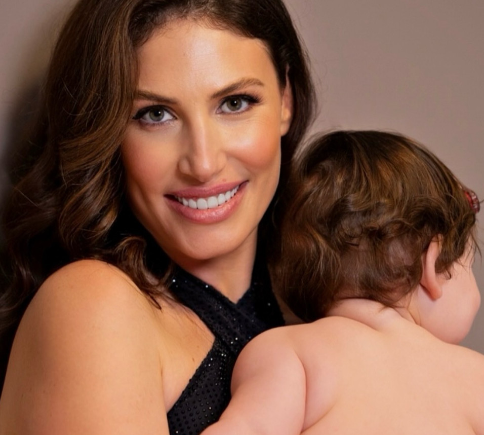 Лавандовий вайб: дружина Тігіпка відзначила 10-й місяць дочки ніжними фото з нею