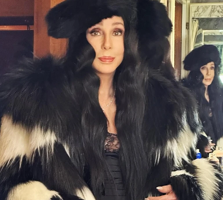 Неналежна поведінка і наркотики вдома: сина 79-річної Шер госпіталізували через передозування