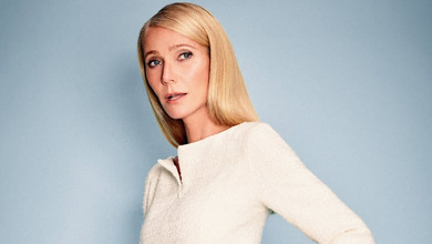 53-річна Пелтроу у мінімалістичних луках з шовку побула моделлю для власного бренду. Фото