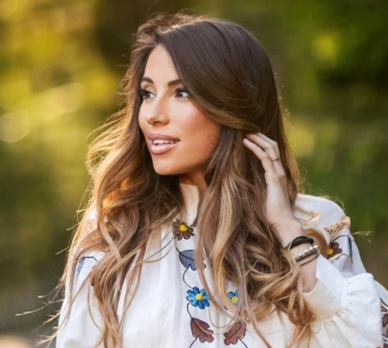 Не вишиванкою єдиною: невістка Ющенка продемонструвала образ із плахтою. ФОТО