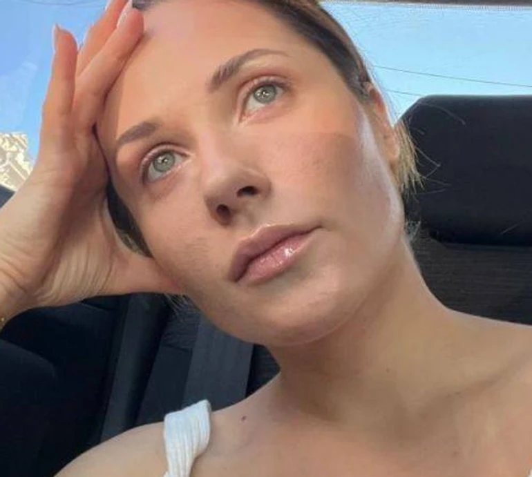 Це п*здець: заплакана Денисенко розказала, що їй під загальним наркозом видалили не той зуб, що болів