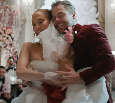 Сукня українського бренду і проклятий букет: Лопес у сатиричному кліпі тричі вийшла заміж