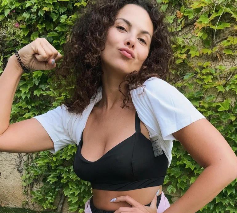 Працювала ніби робот: Каменських засвітила фігуру в шортиках та розказала, чому і на що замінила виснажливі тренування