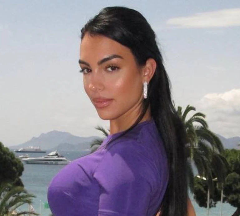 Наречена Роналду привітала його сина з 14-річчям кадром з дельфінами і показала, що подарувала