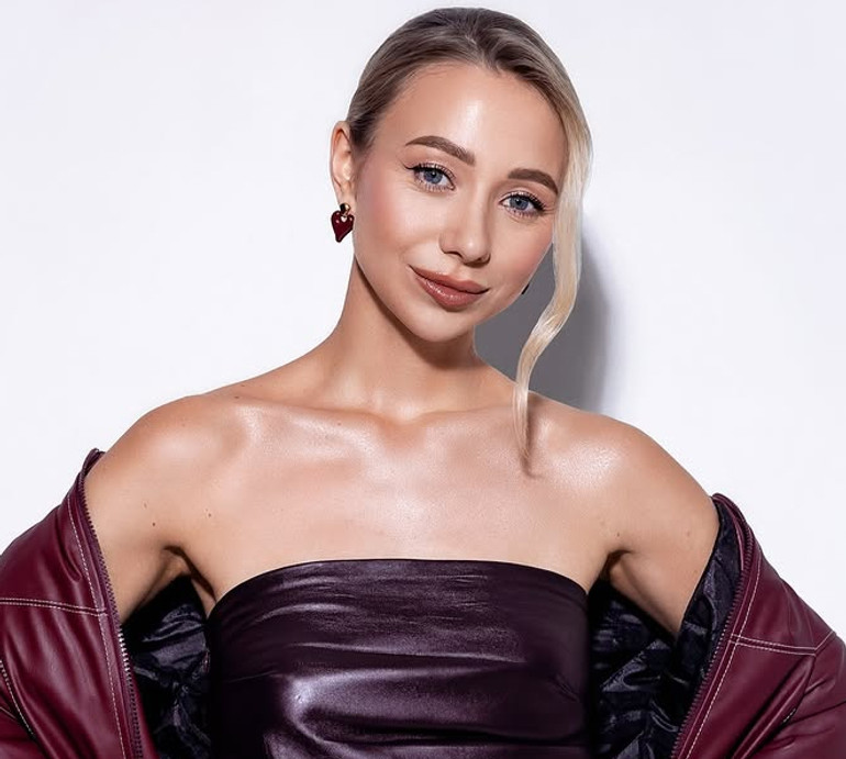 Чудово справляєшся, Катруся: дружина Павліка показала, як виглядала в різні роки свого життя. Відео