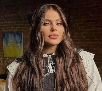 Підлітковий протест, зіркова хвороба і відкладене весілля: 8 цікавих фактів про Олександру Заріцьку