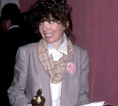 Маскулінні костюми, капелюхи і багато хрестів: 15 культових образів Даян Кітон. ФОТО