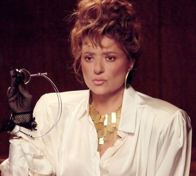 Могилевська у золотому комбінезоні вразила стрункістю під час кумедного танцю. Відео