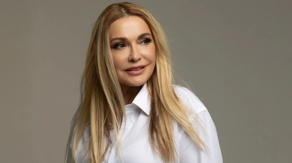 Подіум уже зачекався: Сумська з любимкою в кожній руці ефектно продефілювала перед камерою