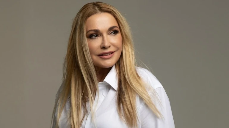 Подіум уже зачекався: Сумська з любимкою в кожній руці ефектно продефілювала перед камерою