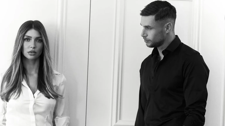 Люблю сьогодні, завтра і завжди: Яремчук щемко привітав дружину з 32-річчям та показав сімейні ч/б портрети