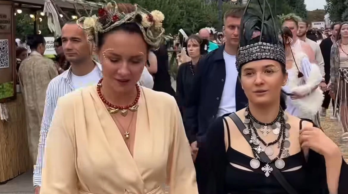Експрем'єрка Свириденко та директорка ОГТСУ Бойко засвітилися на Вирії в етнолуках. Фото