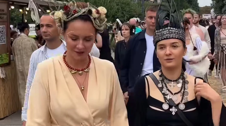 Експрем'єрка Свириденко та директорка ОГТСУ Бойко засвітилися на Вирії в етнолуках. Фото