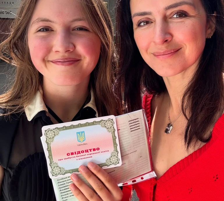 Життя вона бачить інакшим: ​​Хамайко похвалилася 15-річною донькою-випускницею та розповіла про її плани після школи. Фото