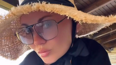 Мій мужчина - тільки я: Саліванчук у купальнику влаштувала спокусливі танці зі щіткою. Відео