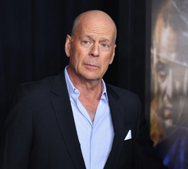 Не ходить, не говорить, не пам'ятає свого минулого: ЗМІ взнали про стрімке погіршення стану хворого на деменцію Брюса Вілліса