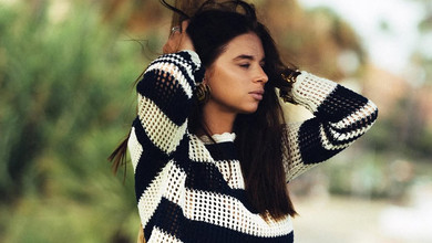 Дружина Усика у шортах похвалилася стрункими ніжками та пообіймалася з сином і чоловіком в Іспанії. Фото