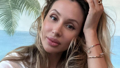 Лобода у зухвалій сукні з камінчиків і торочок наробила ефектних фото на терасі