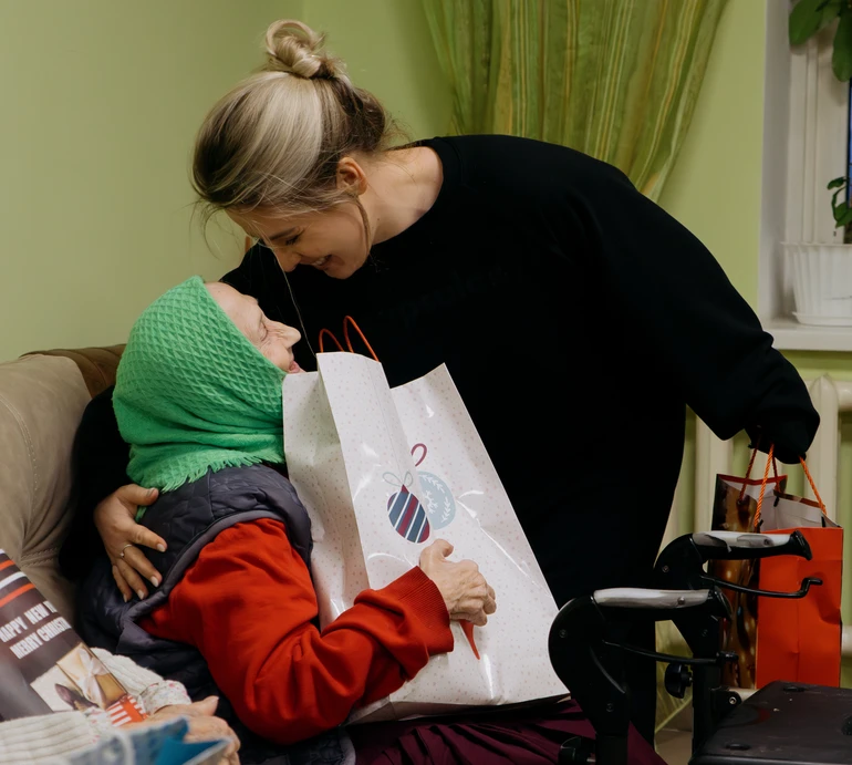 Стань Таємним Сантою: БФ Юлині бабусі збирає подарунки для самотніх стареньких