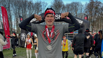 Поїв і в шапці: Мірзоян показався у крижаній воді після 10-кілометрової пробіжки