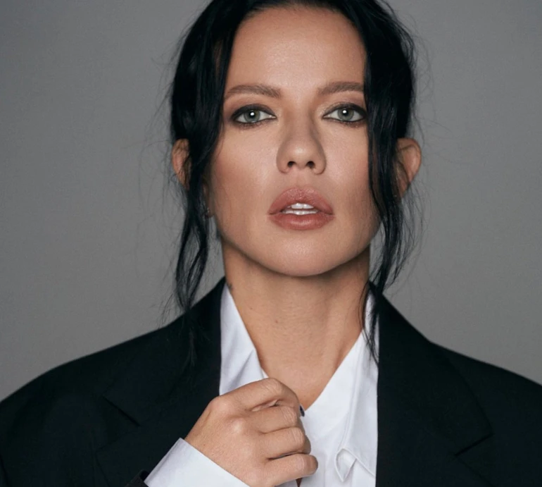 Горова в лосинах і топі показала ранкову йогу. Відео