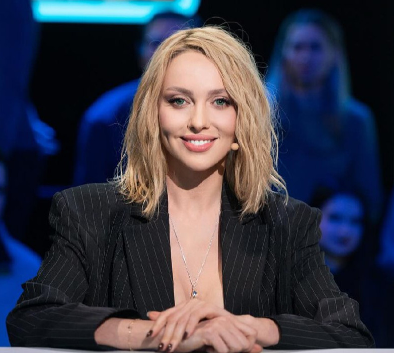 Полякова у стрінгах показала, який ритуал виконує після спорту