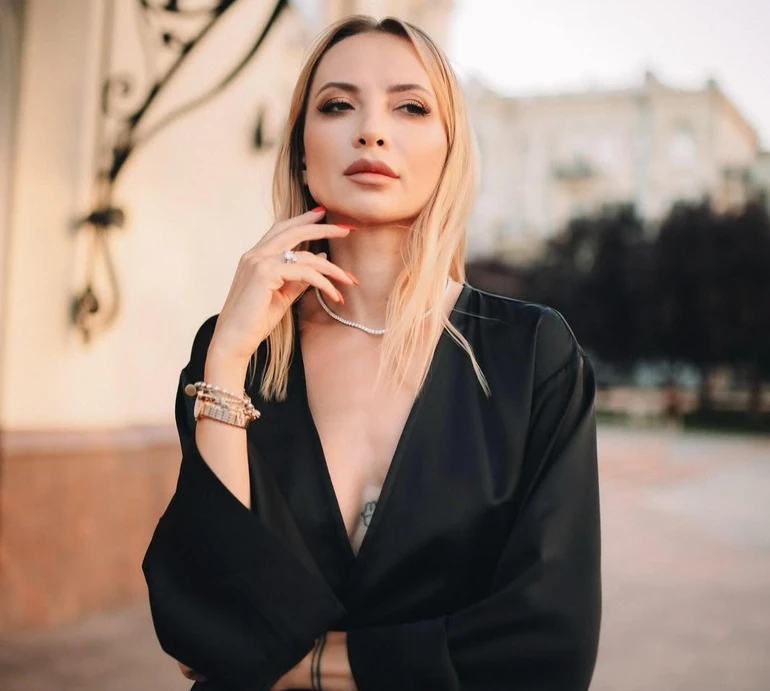 Іноді я буваю в темряві: Сопонару розказала, що у собі досі вчиться приймати та чому інколи зникає