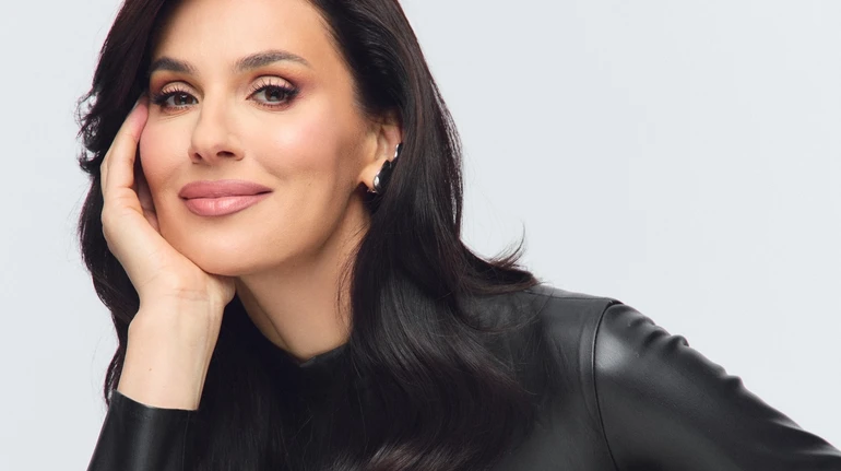 Шлюб перестав бути економічною необхідністю: Єфросиніна у шкіряному максі поміркувала, чи потрібен жінці чоловік