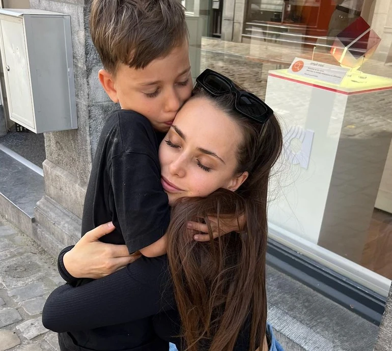 Пірсинг та новий колір волосся: Мішина похвалилася модним перевтіленням 11-річного сина. ФОТО