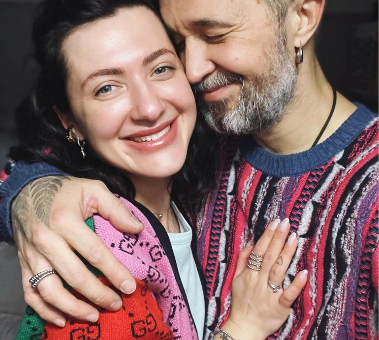 Ти моє все: Бабкін привітав дружину з 39-річчям ніжностями біля води. Відео