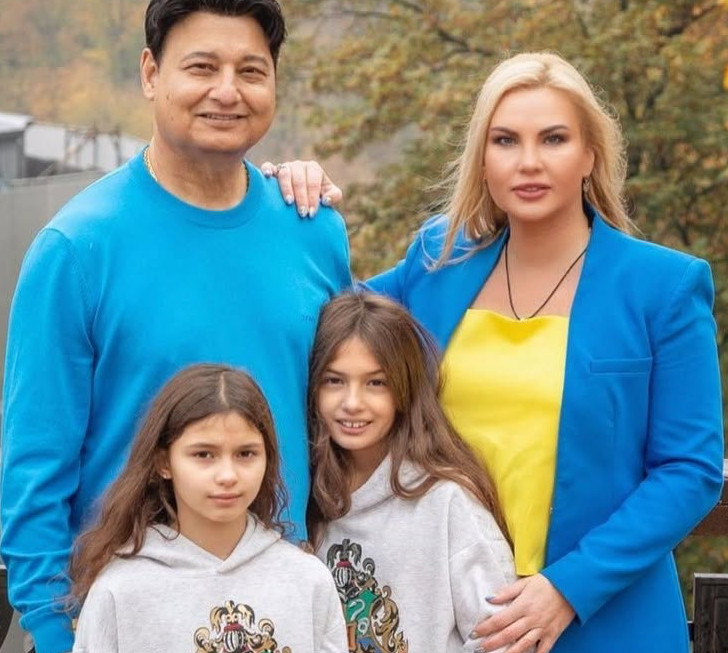 Настрій зашкалює: Камалія показала, як із Захуром і дочками розважалася в Лондоні