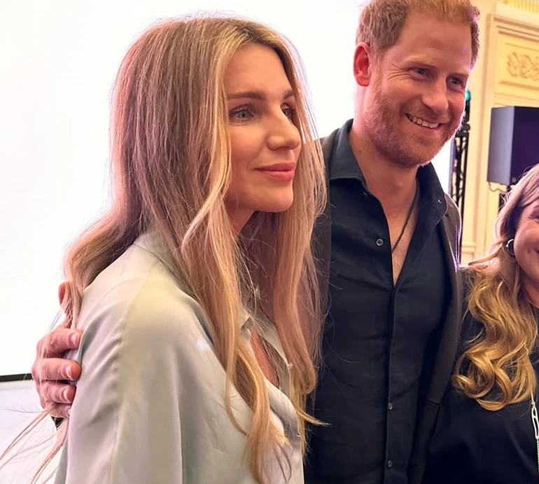 Ніколи б не подумала: Сільченко похвалилася знайомством з принцом Гаррі в Києві. Фото