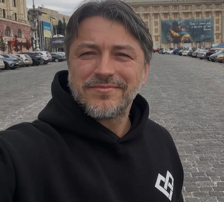 Притула привів старших дітей на популярну виставку і заселфився з дружиною на тлі колосся