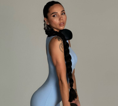 Улюблені пекучі вправи: Татарінцева показала, як попрацювати над сідницями вдома. Відео