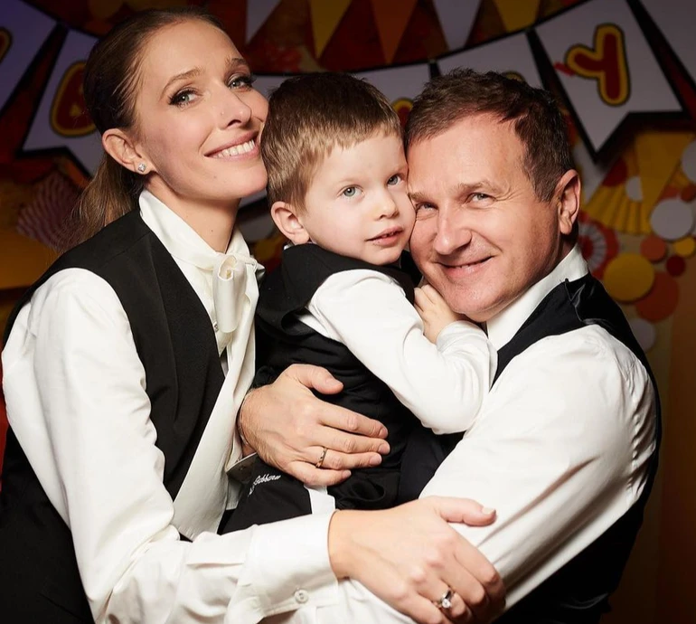 Осадча привітала з 7-річчям свій тренажер для нервів та показала рідкісні фото з ним