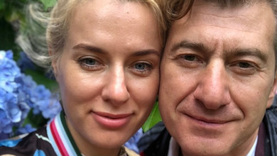 Найближчий друг, муза, кохана: Нікітін у річницю другого весілля з Горбачовою показався з нею на романтичних фото