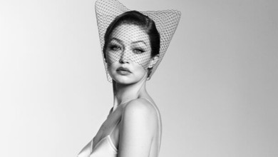 Джіджі Хадід без трусиків прикрилася сумкою для сексі фото на підлозі