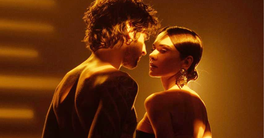 Дантес у звабному кліпі поцілував Лавренюк - відео