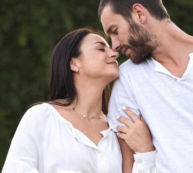 15 років разом: Гвоздьова привітала коханого з романтичною річницею і замилувала архівними кадрами