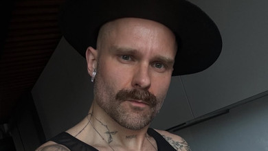 Гарні ми разом і сміливі: продюсер Завадюк показався зі своїм бойфрендом у вишиванках та розповів, що їх поєднало