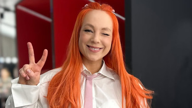 Якщо рве на шматки: Тарабарова у рожевому образі артистично повигиналася заради мистецтва. Фото