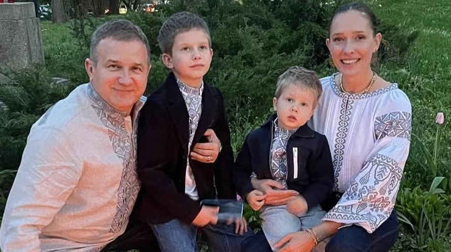 Обновки, прикрашання кошика та поливаний понеділок: Осадча та Горбунов показали сімейні традиції на Великдень